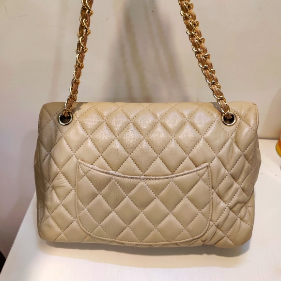 CHANEL Caviar Beige Jumbo Gold Hardware - Preloved - Picture 4 of 16